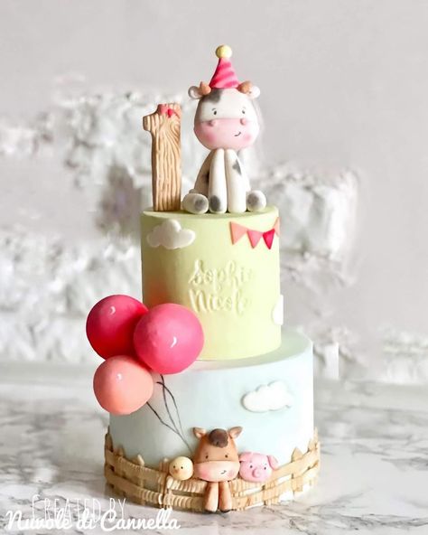 Pastel Farm Cake, Farm Piñata, Farm Birthday Cakes, Barnyard Cake, Animal Theme Birthday, Baby First Birthday Cake, Woodland Cake, Smash Cake Girl, Farm Animals Birthday Party