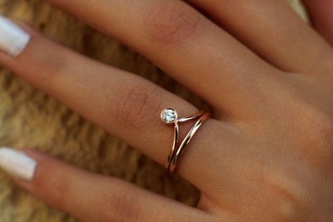 Wedding Band Gold, Ring Wedding Band, Engagement Ring Wedding Band, Ring Wedding, The Middle, Wedding Band, Gold Ring, Engagement Ring, Band