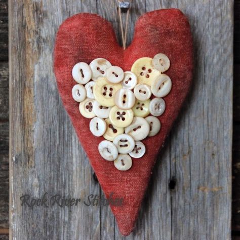 Primitive Valentine Crafts, Primitive Valentine Decor, Valentine Goodies, Primitive Valentine, Rustic Valentine, Rock River, Diy Valentines Decorations, Rustic Crafts, Fabric Hearts