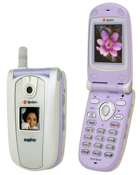 Sanyo 8100 lavender & pearl white purchased in 2003, carrier: Sprint Flip Phone Aesthetic, Estilo Punk Rock, Y2k Phone, Estilo Ivy, Retro Gadgets, Retro Phone, Flip Phone, Flip Phones, Old Phone