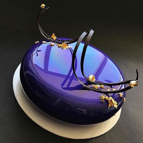 blue-purple-black-mirror-glaze-on-one-tier-cake-mirror-glaze-cake-recipe-black-gold-decorations-on-top Minuman Starbucks, Galaxy Cake, Decoration Patisserie, Mirror Glaze Cake, Mirror Cake, Geode Cake, Torte Cupcake, Mirror Glaze, Marble Cake