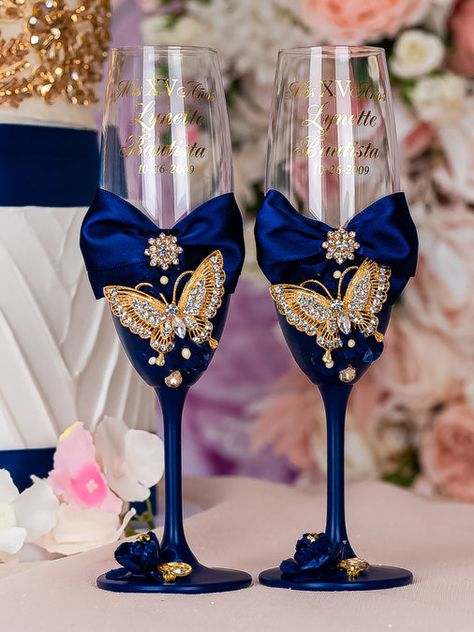 Navy blue with gold quinceanera brindis package with bottle and candle / quinceanera-decor Quinceanera Champagne Glasses, Blue Butterfly Quinceanera Theme, Navy Blue Quinceanera Ideas, Royal Blue Quinceanera Theme, Quinceanera Champagne, Royal Blue And Gold Quinceanera, Blue Quinceanera Ideas, Blue Quinceanera Theme, Quinceanera Blue