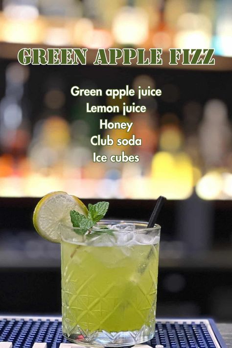 A Green Apple Fizz mocktail, showcasing bright green apples and fizzy bubbles for a crisp refreshment. Juice Ice Cubes, Ginger Fizz, Basil Lemonade, Mint Smoothie, Mojito Mocktail, Green Apples, Coffee Dessert, Mocktail Recipe, Slow Cookers