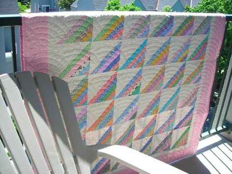 Stripe Quilts, Stripe Quilt Pattern, Creative Quilts, Stripes Quilt, Fun Quilts, Batik Ideas, Quilt Patch, String Quilts, Striped Quilt