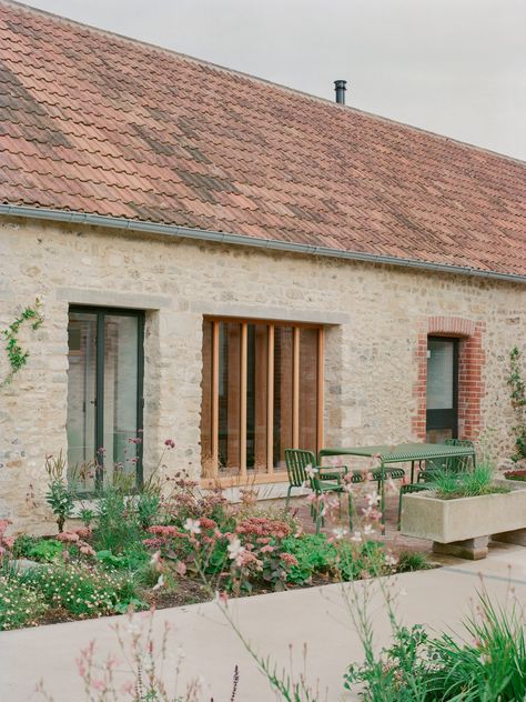 Clementine Blakemore Architects transforms barns into holiday homes Larch Cladding, Timber Roof, Agricultural Buildings, Passive Design, Timber Windows, Stone Barns, Roof Trusses, Community Space, Farm Buildings