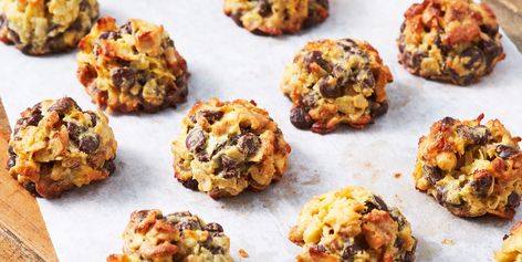 Magic Keto Cookies Are Unbelievably Good Free Keto Meal Plan, Keto Chocolate Chips, Sugar Free Chocolate Chips, Salted Caramel Chocolate, Cookie Calories, Keto Cookies, Keto Snacks, Keto Meal Plan, Pecans