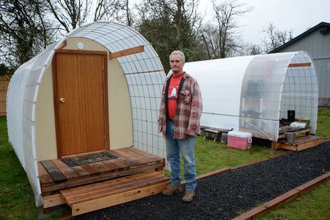 Homeless Shelter Ideas, Homeless Shelter Design, People On The Street, Homeless Shelters, Houses Architecture, Portable Shelter, Tiny House Village, Temporary Housing, Shelter Design