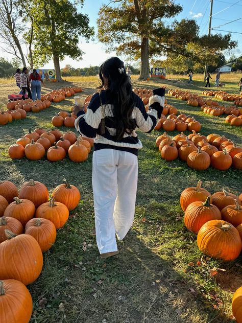 pumkinpatch, pumpkinpatchoutfit, fall style , falloutfits fasllfashion, fallstyle, autumnoutfit, autumnfashion, cozy outfits, cozy fall outfits Pumpkin Patch Outfits, Early Fall Fashion, Fall Pics, Fall Dates, Pumpkin Patch Outfit, Cozy Outfits, Early Fall Outfits, Cozy Fall Outfits, Fall Fit