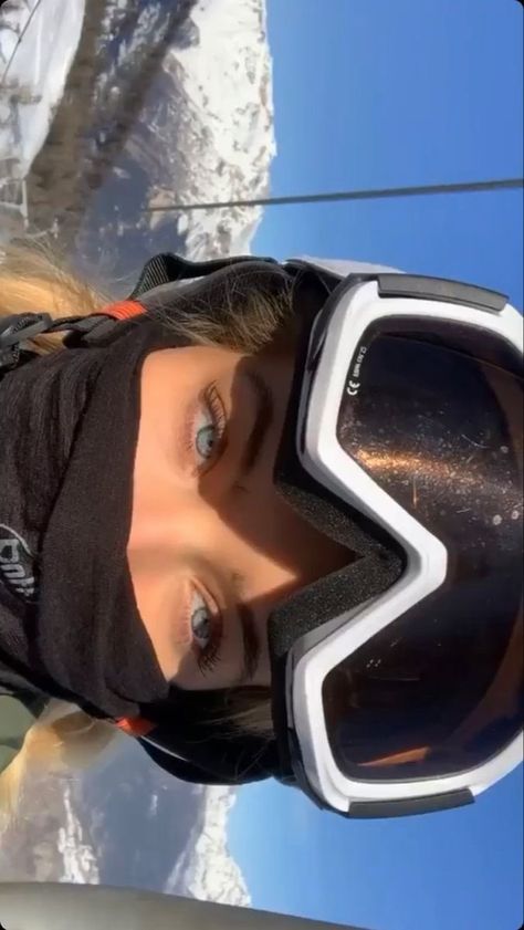 Ski Instagram Pictures, Snowboarding Pics, Snowboard Aesthetic, Goodvibes Aesthetic, Mode Au Ski, Snowboarding Aesthetic, Ski Pics, Ski Pictures, Skiing Aesthetic