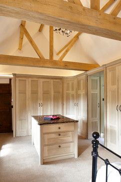 Vaulted Ceiling Bedroom and Dressing Area. modern-closet Vaulted Ceiling Closet, Wardrobe Internal Design, Vaulted Ceiling Bedroom, Foyer Ideas Entryway, Oak Beams, Pitched Ceiling, Property Renovation, Modern Closet, Bedroom Closet Design