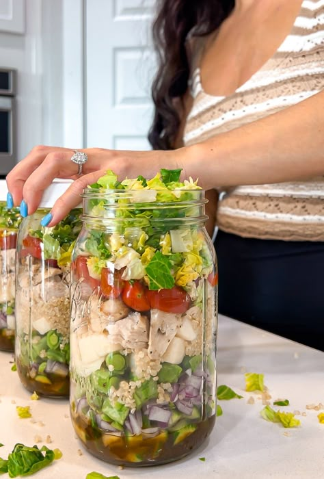 Mason Jar Salad - Natasha Pehrson Jar Salad Ideas, Jar Lunch Ideas, Salads On The Go, La Scala Salad, Scala Salad, Road Trip Prep, Ranch Chickpeas, Lunch Prep Ideas, Jar Meal Prep