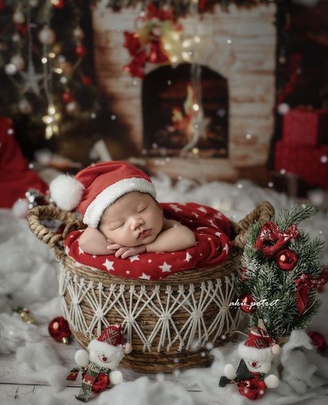 Baby Elf Photoshoot, Baby Boy Newborn Photos, Christmas Theme Baby Photoshoot, Newborn Fall Photoshoot, Winter Newborn Photography, Newborn Photography Christmas, Newborn Christmas Pictures, Newborn Hospital Pictures, Baby Holiday Photos