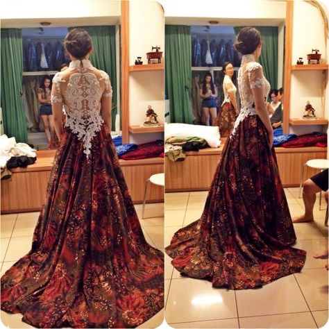 Batik Wedding Dress by Gladicious - 003 Batik Wedding Dress, Batik Wedding, Batik Dress Modern, Kebaya Wedding, Indonesian Wedding, Modern Gown, Modern Kebaya, Dress Batik, Wedding Outfit Men