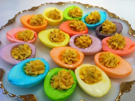 Dyed Deviled Eggs, Colored Deviled Eggs, Easter Deviled Eggs, Easy Easter Recipes, Easter Appetizers, Rainbow Food, Easter Dinner, Coloring Eggs, Hard Boiled