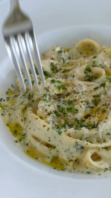 Alfredo Sauce Recipe Easy, Combination Of Colors, Pasta Recipes Alfredo, One Pot Pasta Recipes, Alfredo Sauce Recipe, Romantic Dinner Recipes, Alfredo Recipe, Pasta Dinners, Alfredo Pasta