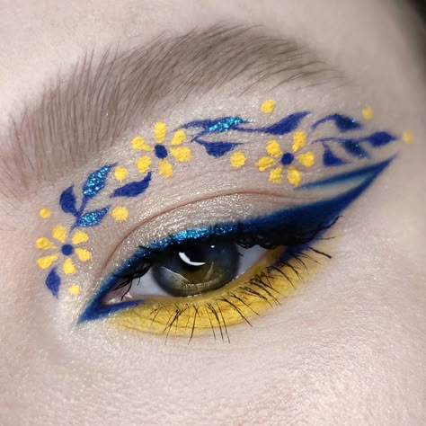 Creative Makeup Ideas Art Inspiration, Blue And Yellow Eyeshadow, Unique Makeup Looks Creative, Artistic Makeup Creative, Creative Makeup Looks Inspiration, Yellow Makeup Looks, Makeup Artistique, Blacklight Makeup, Creative Eyeshadow Looks