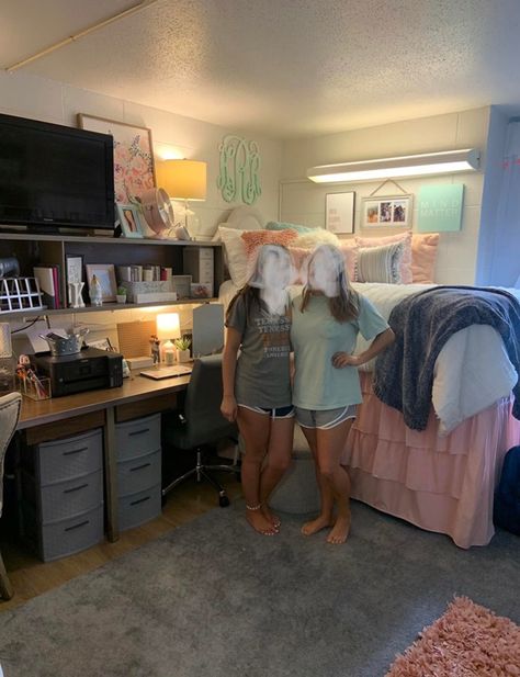 Dorm Room Styles, Affordable Boutique Clothing, Dorm Room Designs, Room Styles, College Prep, Room Idea, Grad Party, Grad Parties, Room Designs