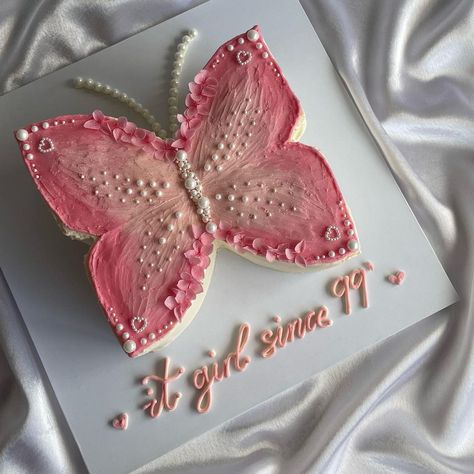 Butterfly Cake Aesthetic, Butterfly Bento Cake, Cake For Friends Birthday, Picnic Cake Ideas, Birthday Cake For Best Friend, Friend Birthday Cake, Butterfly Cake Ideas, Cake Captions, Cafe Poses