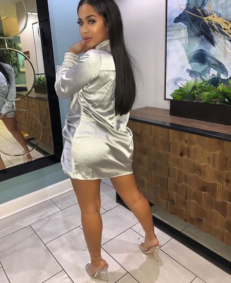 Yasmine Lopez, Mode Fashion, Types Of Fashion Styles, Online Boutique, Dresses Online, Fashion Nova, Leather Skirt, Going Out, Wrap Dress