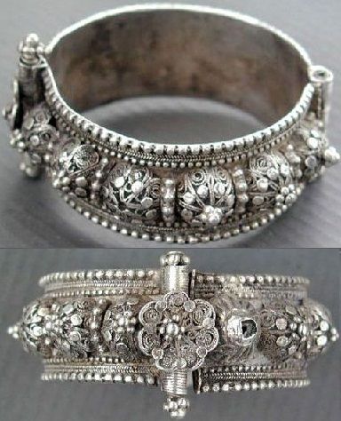 9 Popular Indian Silver Antique Jewellery | Styles At Life Silver Jewelry Accessories, Antique Jewellery Designs, Antique Silver Jewelry, Jewellery Vintage, Antique Engagement Ring, Silver Jewellery Indian, Historical Jewellery, Indian Jewellery Design Earrings, Antique Jewelry Indian