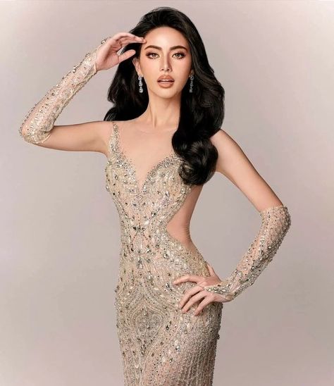 Davikah Makeup, Pageant Photoshoot Ideas, Pageant Photoshoot, Pageant Pictures, Pageant Evening Gowns, Davika Hoorne, Type Of Content, Prom Photoshoot, Pageant Girls