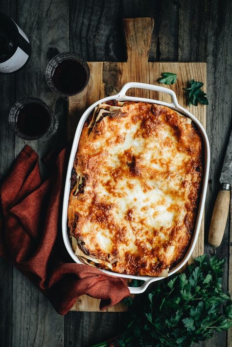 Classic Lasagne Lasagne Vegan, Lasagne Recipes, Food Photoshoot, Food Photography Inspiration, Little Kitchen, Bologna, Food Styling, Food Photo, Lasagna