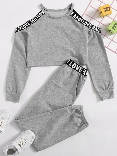 Conjuntos para niñas Bolsillo Letras Deportivo | SHEIN USA Mode Hipster, Fashionista Clothes, Easy Trendy Outfits, Sweatpants Set, Tween Outfits, Fashion 101, Simple Trendy Outfits, Sporty Outfits