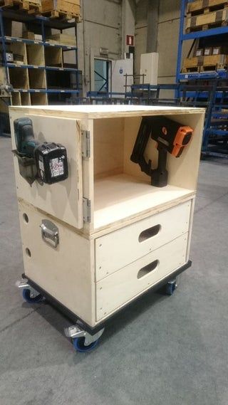 Picture of Mounting and Locking the Doors Mobile Tool Box, Toolbox Ideas, Woodwork Bench, Mobile Furniture, Portable Tool Storage, Tool Trolley, Portable Workbench, Portable Tool Box, Garage Organisation