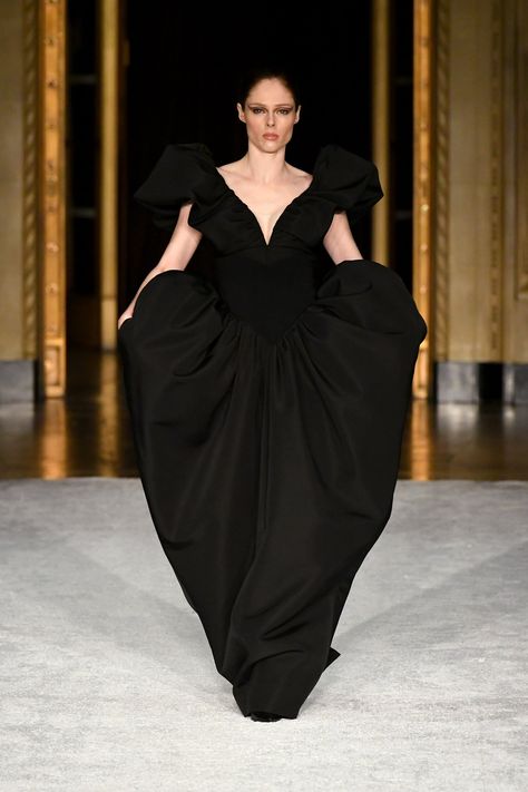 Halsey's Christian Siriano Dress on the Fall/Winter 2021 Runway Y2k Ipad, Haircuts Y2k, Y2k Kitchen, Y2k Haircuts, Y2k Images, Y2k Illustration, Y2k Keychain, Heart Shape Dress, Y2k Items