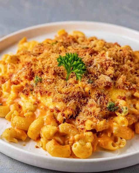 Creamy Buffalo Chicken Mac and Cheese Buffalo Chicken Mac And Cheese, Creamy Buffalo Chicken, Buffalo Mac And Cheese, Chicken Mac And Cheese, Spicy Buffalo Chicken, Lemon Butter Chicken, Chilled Desserts, Cheese Bake, Panko Crumbs