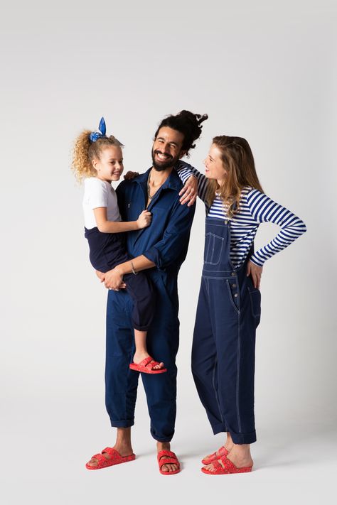 There is a shade of red for everyone... #BANDANA print on #RED slides  #SANDRO Vibrant Family Photos, Colorful Family Photoshoot, Family Fashion Photoshoot, Family Fashion Photography, Fashion Family Photoshoot, Editorial Family Photoshoot, Freedom Moses, New York People, Gap Style