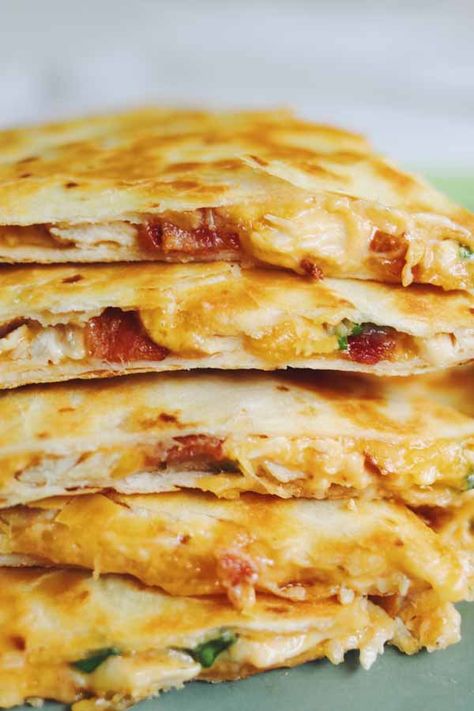 Easy Family Dinner Recipes, Rotisserie Chicken Recipes Leftover, Easy Cheesy Chicken, Quesadilla Recipes Easy, Recipes Using Rotisserie Chicken, Easy Family Dinner, Leftover Rotisserie Chicken, Quesadilla Recipes, Rotisserie Chicken Recipes