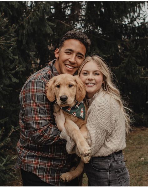 Family Dog Pictures, Dog Family Pictures, Family Dog Photos, Dog Photography Poses, Fall Couple Pictures, Christmas Couple Photos, Dog Christmas Pictures, Christmas Couple Pictures, Fall Couple Photos