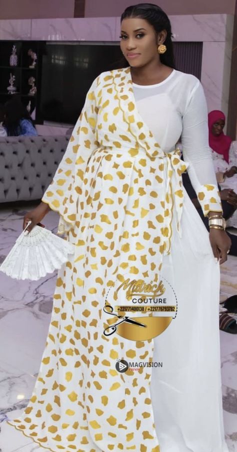 Voile Simple Senegal, African Attire Dresses, Best African Dresses, Modesty Outfits, African Fashion Traditional, African Fashion Ankara, Fashion Dresses Online, Glamour Dress, African Clothing Styles