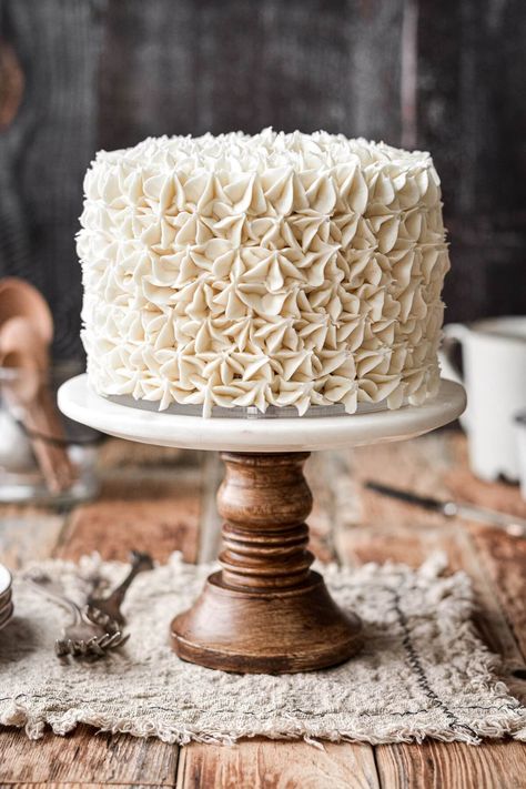 High Altitude Cake Recipe, Amaretto Cake, Flower Buttercream, Almond Buttercream, Cake Design Inspiration, Cake Piping, Southern Desserts, Layer Cake Recipes, Almond Cake