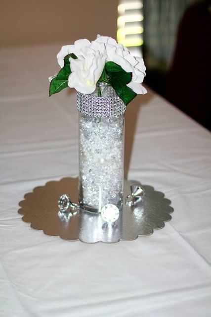 Love is sweet | CatchMyParty.com: FMI- simple centerpieces Diamond Theme Party, 75th Wedding Anniversary, 60th Anniversary Parties, Diamond Theme, Tiffany Theme, Bling Party, Wedding Shower Party, Bridal Shower Inspo, Pearl Party