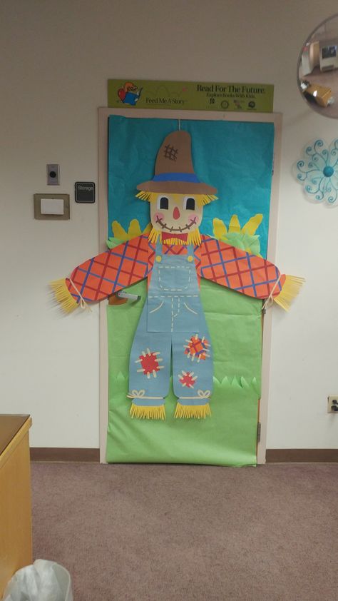 Mountain Library, Scarecrow Decorations, Scare Crow, Classroom Signs, Library Displays, Stone Mountain, Yes I Did, Butcher Paper, Scarecrow