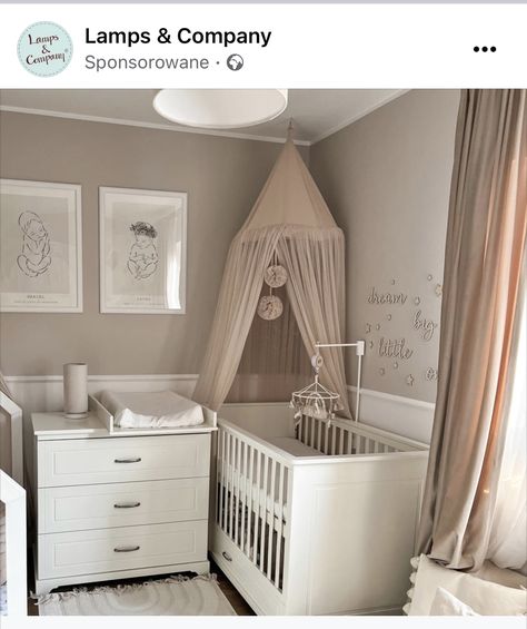 Cosy Nursery Ideas, Baby Bedroom Ideas Newborn, Newborn Room Ideas, Nursery Beige, Small Room Nursery, Small Baby Room, Newborn Room, Baby Room Themes