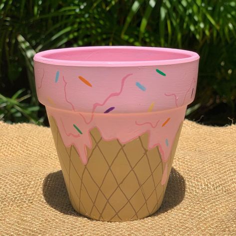 Mushroom Flower Pot, Plastic Pot Painting Ideas, Flower Pot Painting Ideas Simple, Ice Cream Painting, Plant Pot Design, Koti Diy, Diy Pottery Painting, Pottery Flower, Decor Pottery