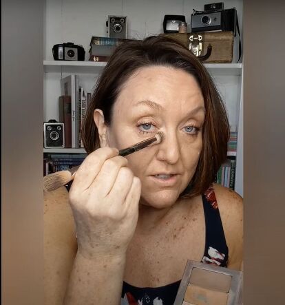 I’ve started noticing sun spots on my face, which is common for women of a certain age. Here's how to cover up sun spots with makeup on mature skin. Filling In Eyebrows, Foundation Colors, Cream Makeup, Contour Palette, How To Apply Foundation, Eyebrow Brush, Age Spots, Makeup Sponge, Blush Color