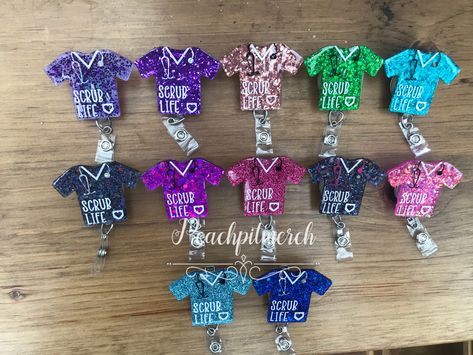 Thank You Nurse Gifts, Washer Crafts, Badge Reels Diy, Resin Crafts Tutorial, Diy Resin Projects, Scrub Life, Creation Crafts, Acrylic Keychains, Custom Badges