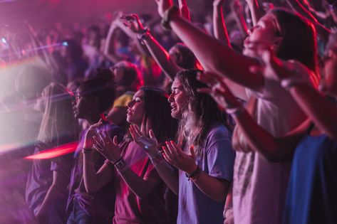 Wknd Aesthetic, Sunday Worship Background, People Worshipping In Church, People Praising God, Praise And Worship Aesthetic, Church Photo Ideas, Church Background, Jesus Background, Christian Photography