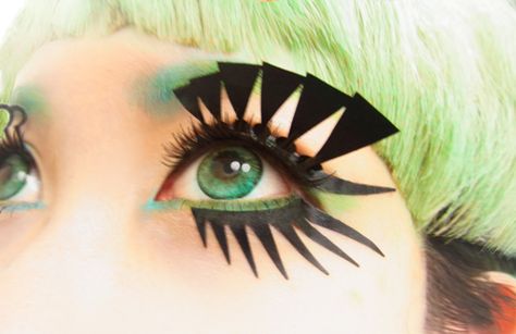 Paper Eyelashes, Halloween Lashes, Circus Ideas, Lashes Fake Eyelashes, Alternative Makeup, Human Canvas, Facepaint, Eye Lashes, Japanese Street Fashion