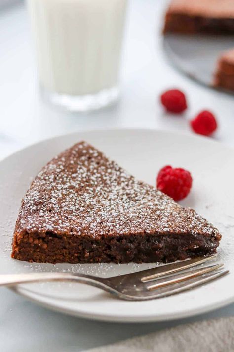 This easy Swedish Sticky Chocolate Cake (Kladdkaka) is super chocolatey and just the right amount of gooey on the inside. Perfect with a cup of coffee! Swedish Christmas Desserts, Fika Recipes, Swedish Sticky Chocolate Cake, Sticky Chocolate Cake, Swedish Baking, Scandinavian Baking, Nordic Recipes, Danish Dessert, Swedish Fika