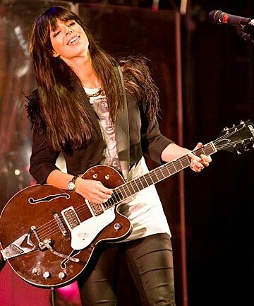 Brooke Fraser Brooke Fraser, Give It Time, Female Guitarist, Classic Guitar, I Watch, Gretsch, Music Bands, Guitarist, Be Still