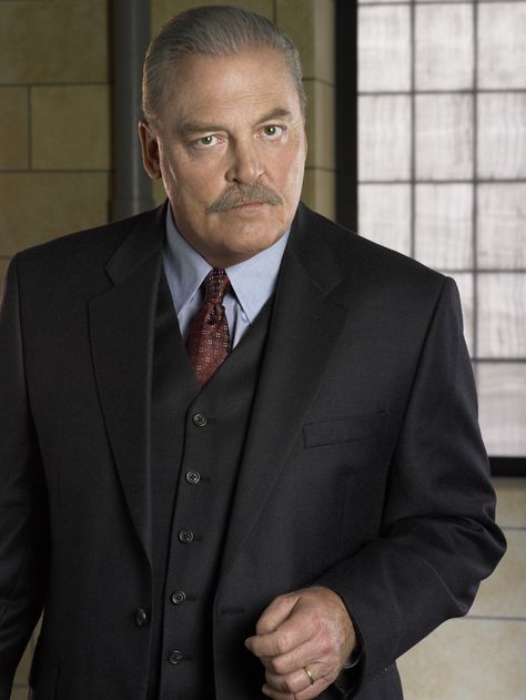 Stacy Keach as Warden Henry Pope in #PrisonBreak - Season 1 Stacy Keach, Movie Credits, Michael Scofield, Josh Brolin, Mickey Rourke, Frank Miller, Celebrity Stars, Georgia On My Mind, Robert Rodriguez