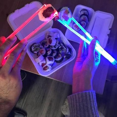 Lightsaber Chopsticks Star Wars Light Up - LED Glowing Light Saber Chop Sticks - Reusable Sushi Lightup Sabers Chopstick Set Of 4 Pairs - Blue & Red & Green & Purple Foods For Abs, Sabre Laser, Sushi Night, Eating Utensils, Glow Stick, Starbucks Logo, Kitchen Dinning, Starbucks Cup, Starbucks Tumbler