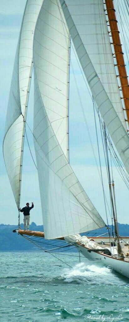 He is the king of the ocean on this beautiful classic sailingyacht Navi A Vela, Sailing Cruises, Sailing Holidays, Sailing Vessel, Boats Luxury, Yacht Boat, Yacht Charter, Boat Rental, Sailing Yacht