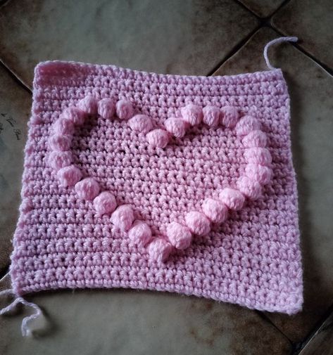 Patrons crochet gratuits en français | 1 er petit cœur pour la couverture de ma petite fille je voudrais écrire son prénom dans une autre couleur sauf le blanc, vous pouvez me donner une... | Facebook Crochet Baby Blanket Hearts Free Pattern, Crochet Hearts Baby Blanket, Baby Boy Crochet Blanket Pattern Free Red Hearts, Heart Baby Blanket Knitting Pattern, Heart Baby Blanket, Crochet