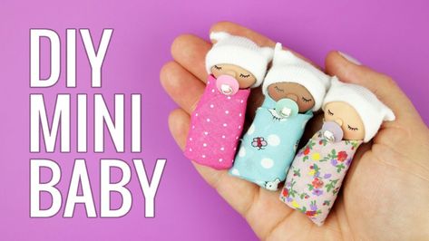 Mini doll babies Pacifier Diy, Baby Doll Crib, Puppet Master, Doll Crib, Barbie Miniatures, Diy Bebe, Diy Baby Gifts, Puppet Making, Clay Baby